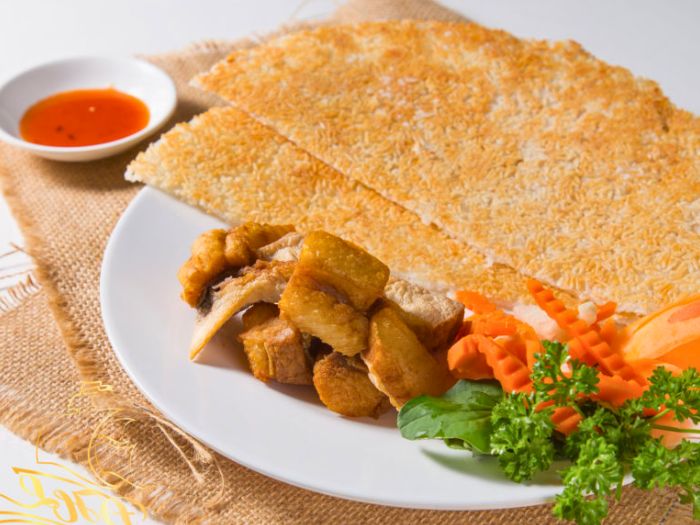 cá dứa khô ăn với cơm cháy