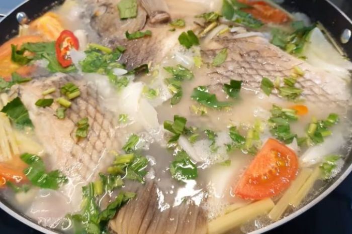 cá tai tượng nấu canh chua