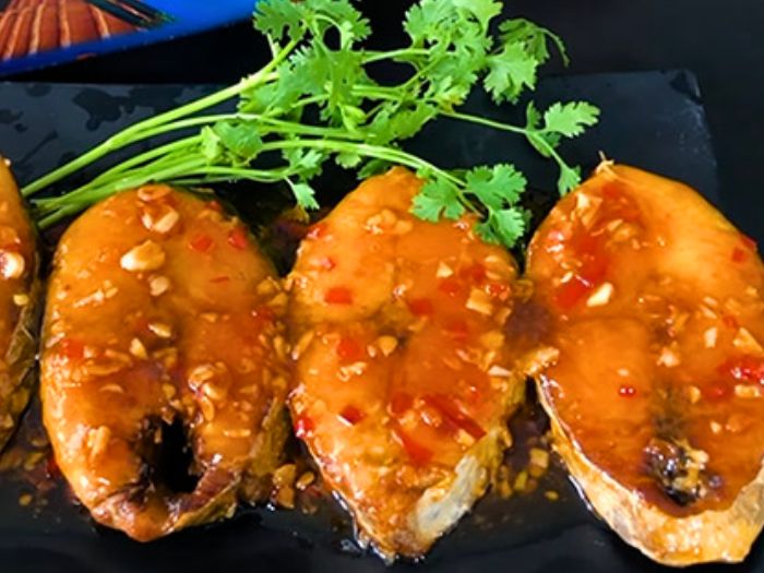 cá thu 1 nắng chiên mắm tỏi