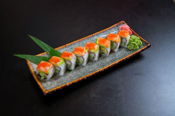 cách làm sushi cá hồi sống