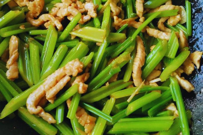 chế biến cá chép giòn xào rau cần tây