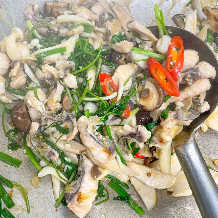 chế biến cá chép giòn xào rau cần