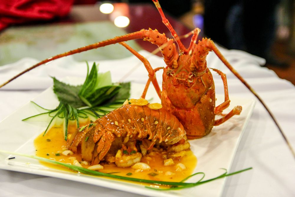 tôm hùm sốt bơ tỏi món hải sản cao cấp