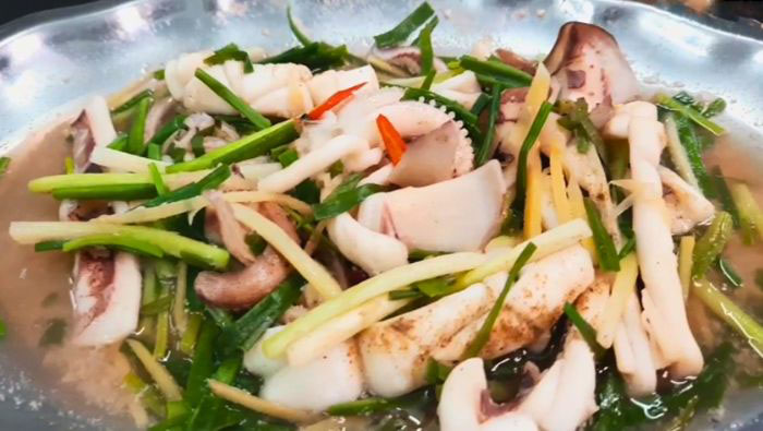 mực 1 nắng làm món gì-hấp gừng hành
