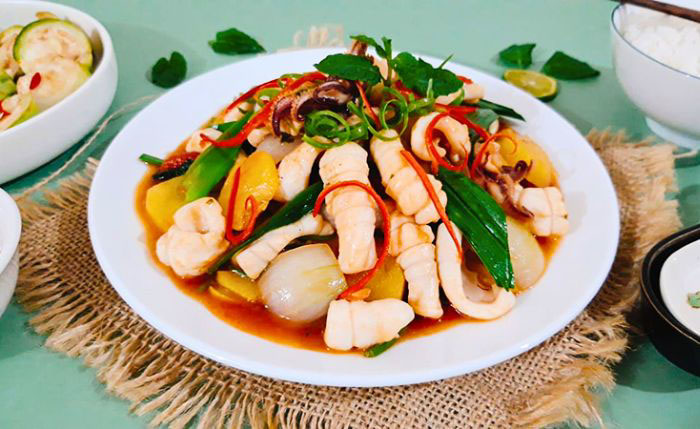 mực 1 nắng làm món gì-xào chua ngọt