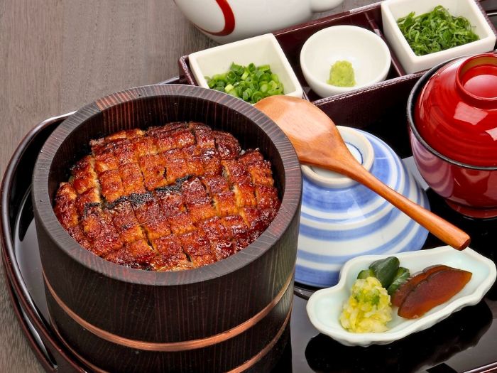 thưởng thức lươn nướng Nhật Bản