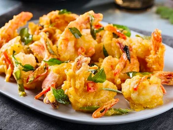 tôm sú biển chiên trứng muối