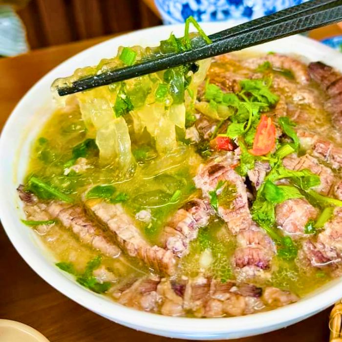 tôm tít nấu canh bầu