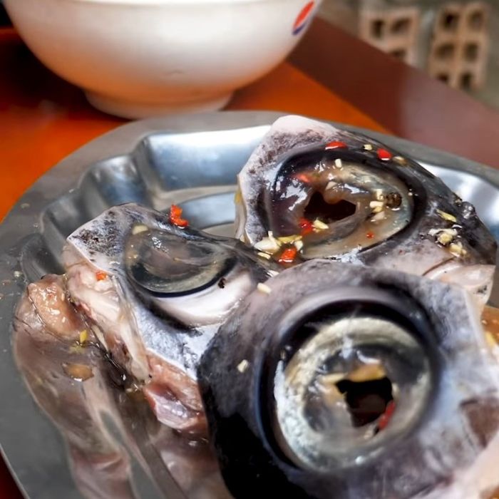 ướp mắt cá ngừ hầm thuốc bắc
