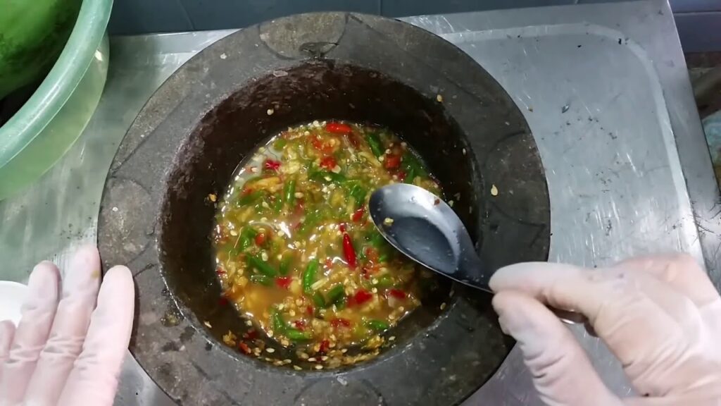 cách pha nước chấm hải sản kiểu Thái
