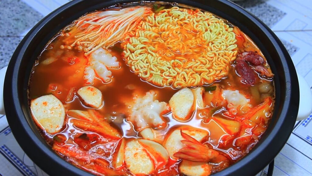 lẩu hải sản chua cay kiểu Hàn