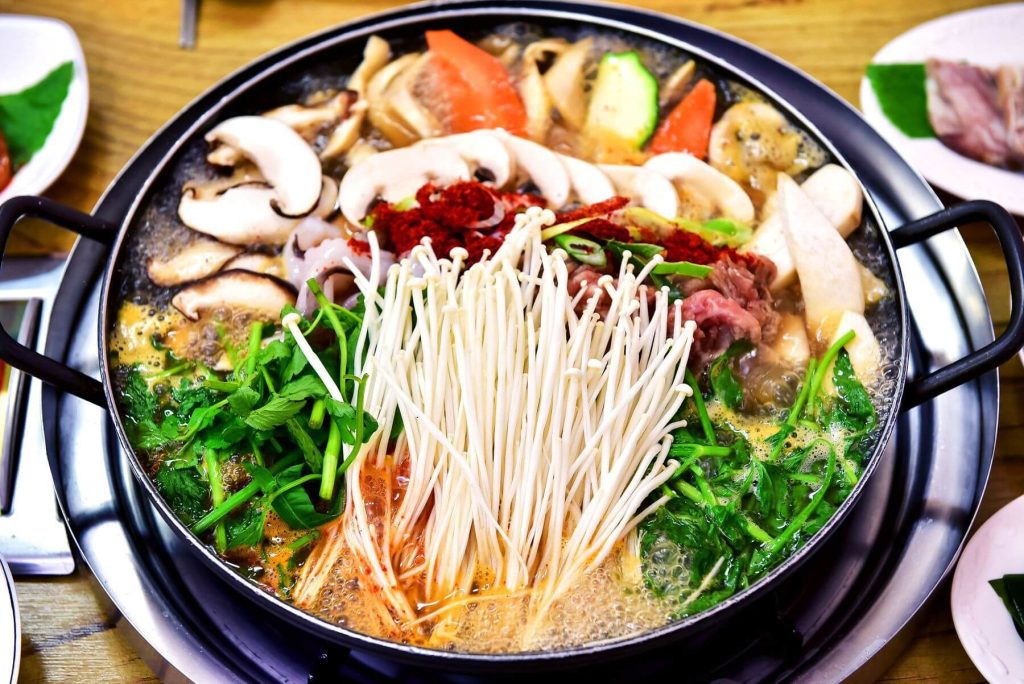 lẩu nấm hải sản ngọt thanh